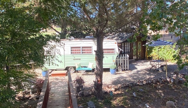 Cozy Vintage Trailer Wine Country Retreat