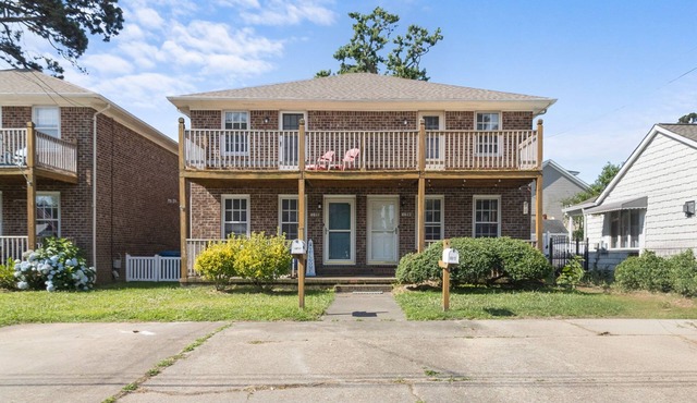 COZY & VIRGINIA BEACH UNIT CLOSE TO DIRECT BEACH ACCESS!