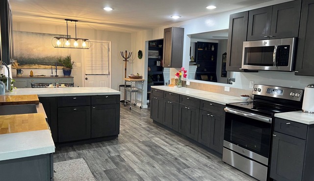 Cozy Virginia Getaway! 1 dog welcome, and 1 month minimum stay required