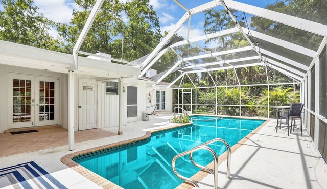 Cozy w/IMAX Theater,Heated Pool,Spa! Close to Paradise Sports Complex