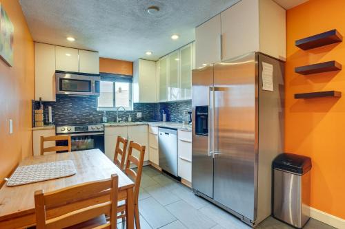 Cozy Waltham Condo about 11 Mi to Downtown Boston!