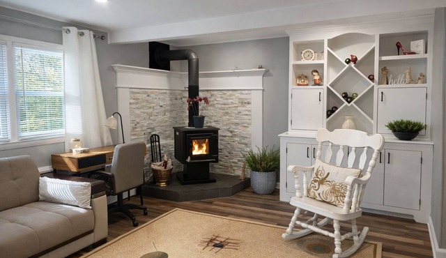 "Cozy Warwick Retreat Fire Pit- Near Wineries-Deck-BBQ-Near Wineries"