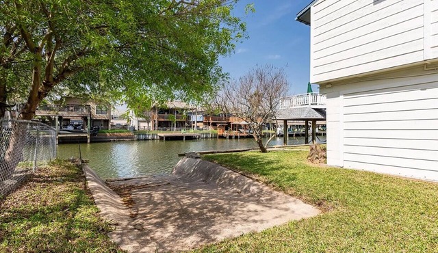 Cozy Water Escape Near Galveston