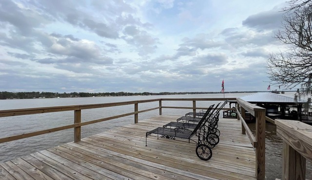 Cozy Water Front Home with Panoramic Lake View