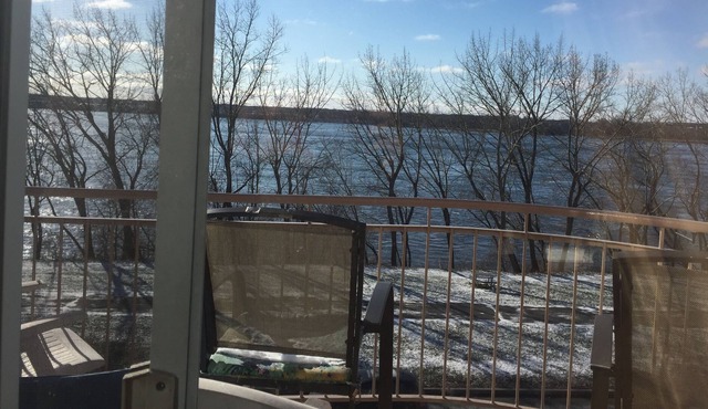 Cozy water front Montreal