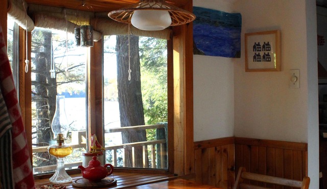 Cozy waterfront cottage, beautifully treed-10 min from Dorset.