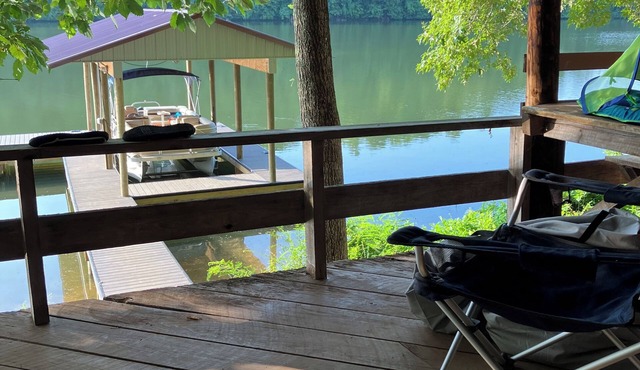 Cozy Waterfront 1-bedroom with WiFi and AC in charming Harriman