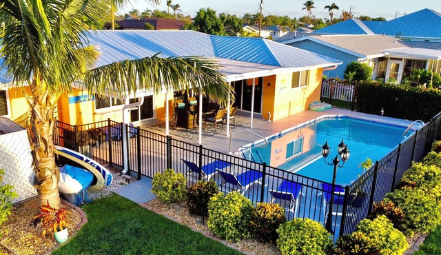 Cozy Waterfront 3BR/2BA home/heated pool/gulf access/quiet neighborhood