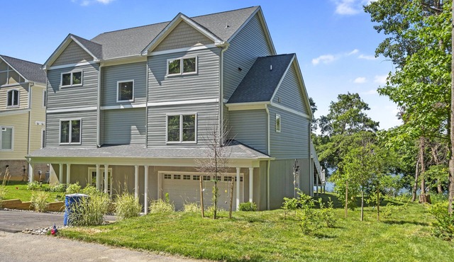 Cozy, waterfront, 5BR 4BA house w 2 decks near USNA & downtown