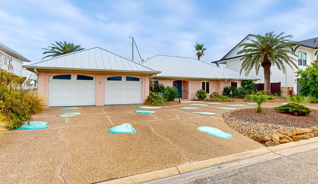 Cozy waterfront beach home with amazing water views & water access