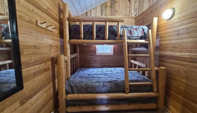 Cozy waterfront cabin