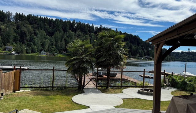 Cozy Waterfront Cabin on Ohop Lake in Eatonville