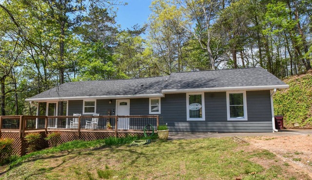 Cozy Waterfront Cottage with Fire Pit & Private Dock