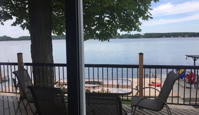 Cozy Waterfront Cottage on Desirable Lake - 15min Drive to Sauble Beach