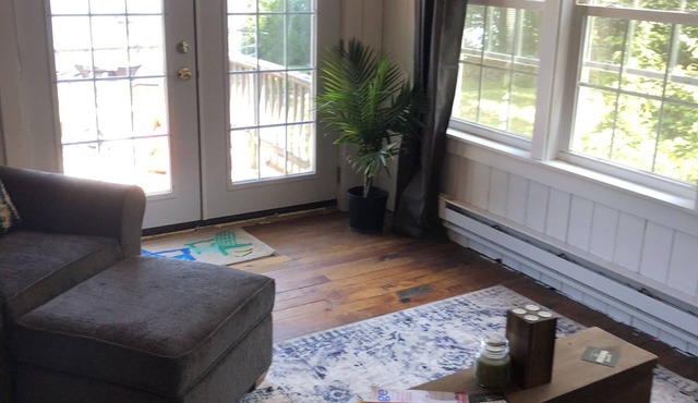 Cozy waterfront cottage