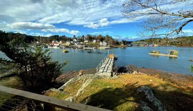 Cozy Waterfront Cottage with Dock