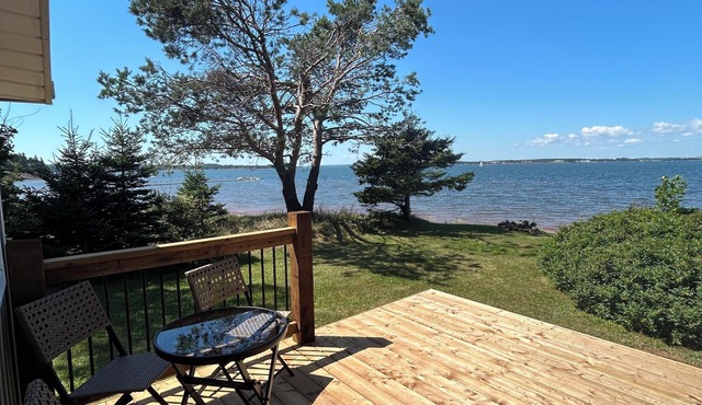 Cozy waterfront cottage