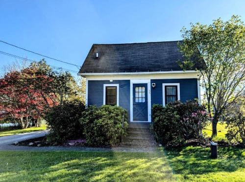 Cozy Waterfront Cottage with Private Beach and Fire Pit Near Gouldsboro, Maine