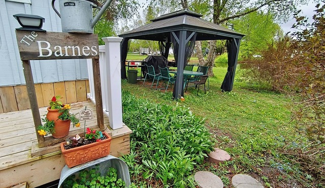 Cozy waterfront cottage in charming Brechin perfect for relaxing stays