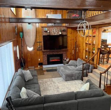 Cozy Waterfront Cottage