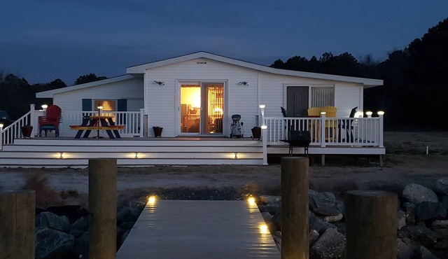 "Cozy" Waterfront Cottage with Private Pier
