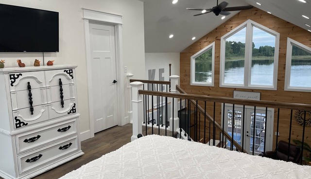 Cozy Waterfront Cottage- Reel Time