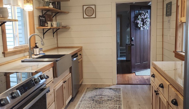 Cozy Waterfront Cottage with Private Dock and Lake Access