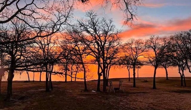 COZY-Waterfront Getaway - Lake Texoma