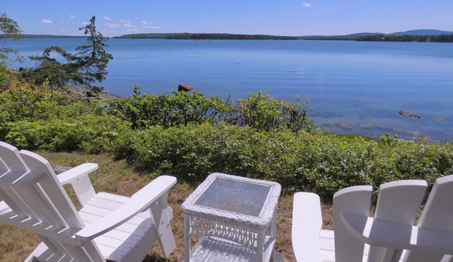 Cozy waterfront getaway for two with views of the ocean and mountains in Acadia!