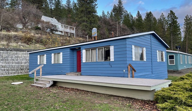 Cozy, waterfront home on Lake Coeur d'Alene - walk to downtown Harrison