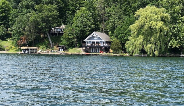 Cozy waterfront home with modern amenities!