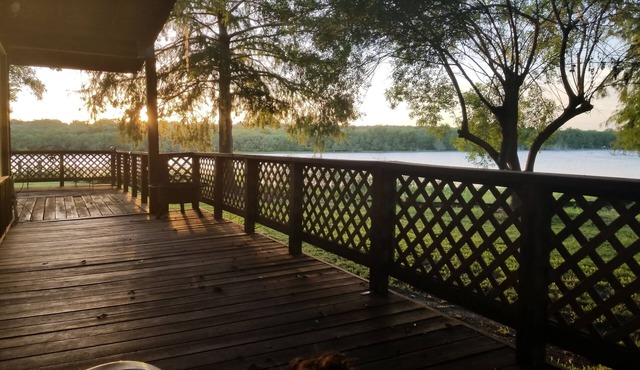 Cozy Waterfront Lake House