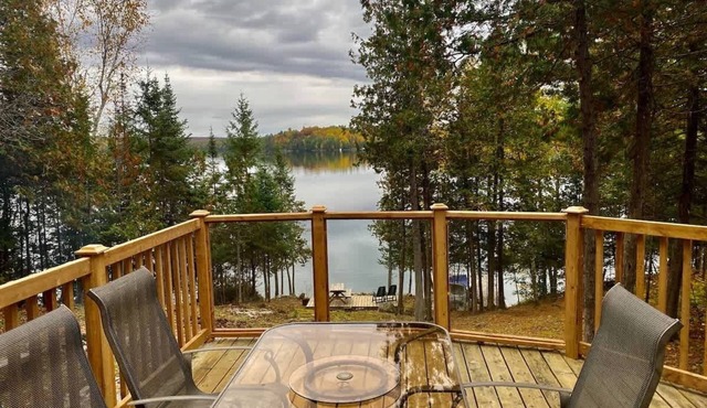 Cozy Waterfront - Monk's Cottage