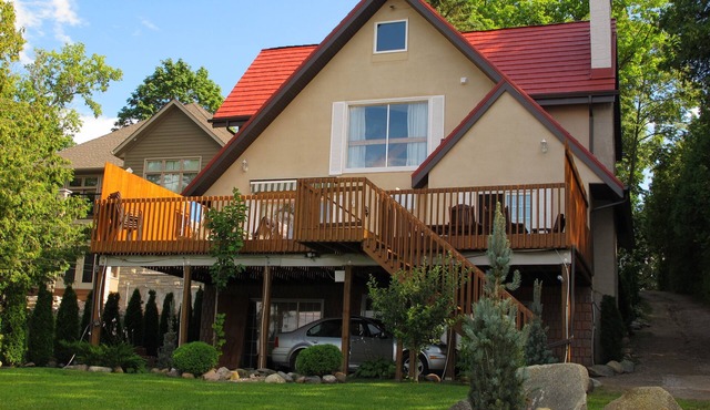 Cozy Waterfront on Puslinch Lake
