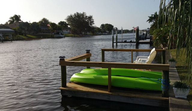 Cozy Waterfront/Private Pool Home-Great location!