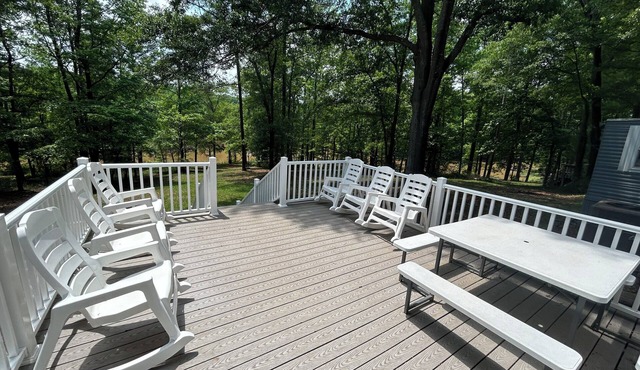 Cozy waterfront property near Hartwell lake.