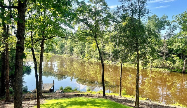 Cozy Waterfront Retreat at McMichael Farms