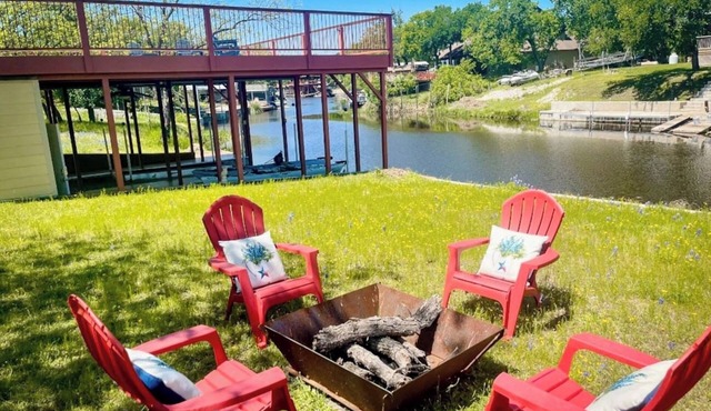 Cozy Waterfront Home on Lake LBJ Kayaks Included!