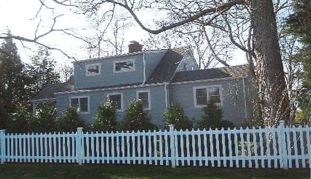 Cozy waterfront Shelter Island house with easy water access and panoramic views.
