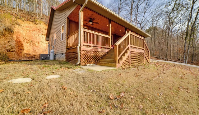 Cozy Waverly Cabin w/Fireplace & Deck!