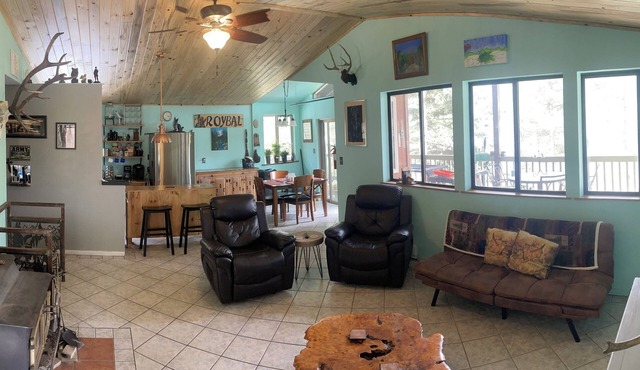 Cozy Weekend Getaway! Enjoy many things in the surrounding area!nn