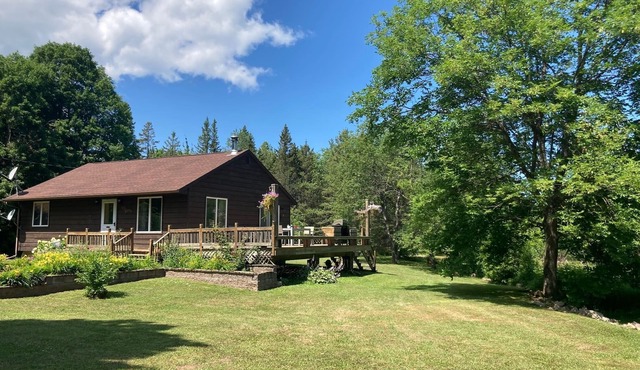 Cozy Welcoming Laughing Whitefish River Cabin Ready For Your Visit