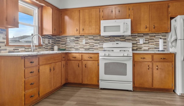 Cozy, Welcoming, Tidy 3-bedroom house with pool table and EV charger in Rockford