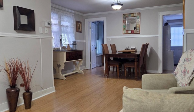 Cozy, well equipped 1st Floor Apt in the Heart of Schenectady. Family Friendly