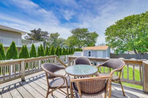 Cozy Wells Cottage with Deck Steps to Beach!