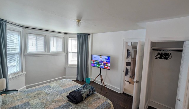 Cozy West Germantown 2-bed Mezzanine Apartment in Philadelphia