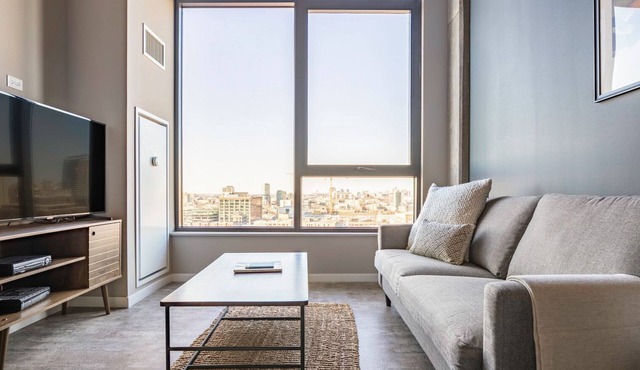 Cozy West Loop 1BR w/Pool, Gym, nr. Restaurant Row, by Blueground