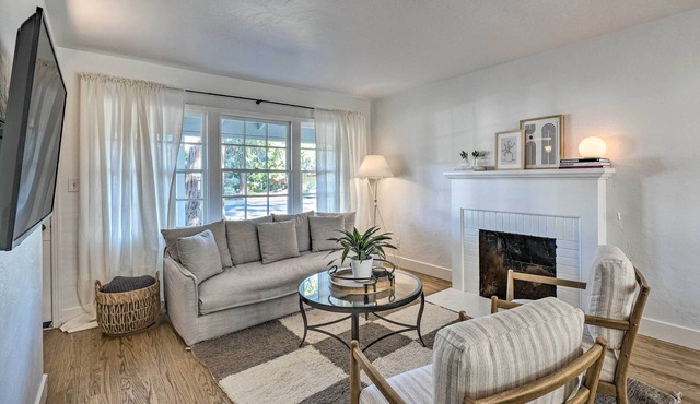 Cozy West Sacramento Getaway w/Private Yard!