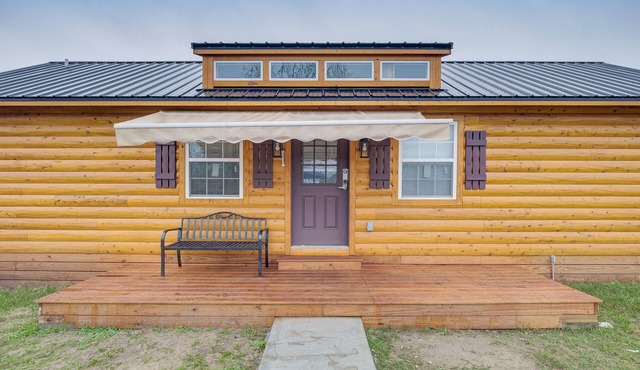 Cozy Wharton Cabin: Porch, Near Hunting & Fishing