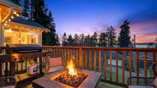 Cozy Whidbey Island Home Near Langley Waterfront Dining Tideview by Avantstay